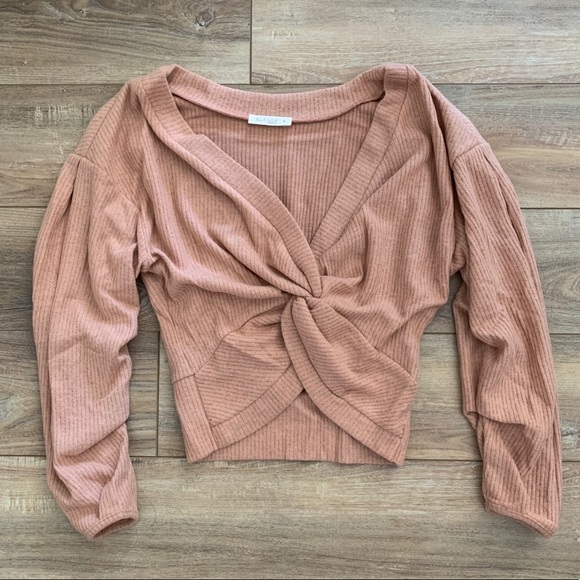 Illa Illa Reversible Twist Top - Picture 9 of 10